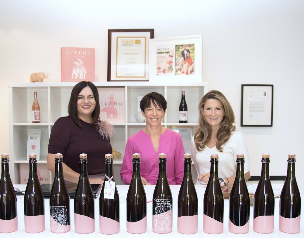 Pia Strehn mit Pink Ribbon Botschafterin Astrid Eisenkopf